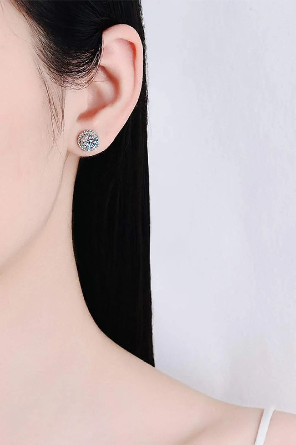 1 Carat Moissanite Rhodium-Plated Round Stud Earrings Moissanite - Tophatter Daily Deals